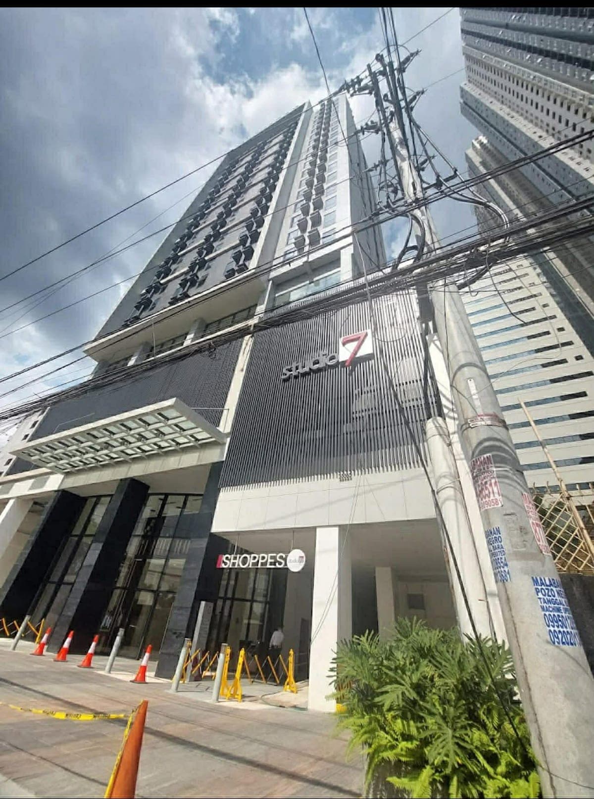 CONDO UNIT FOR RENT | Corner Unit | Studio Type - photo 3