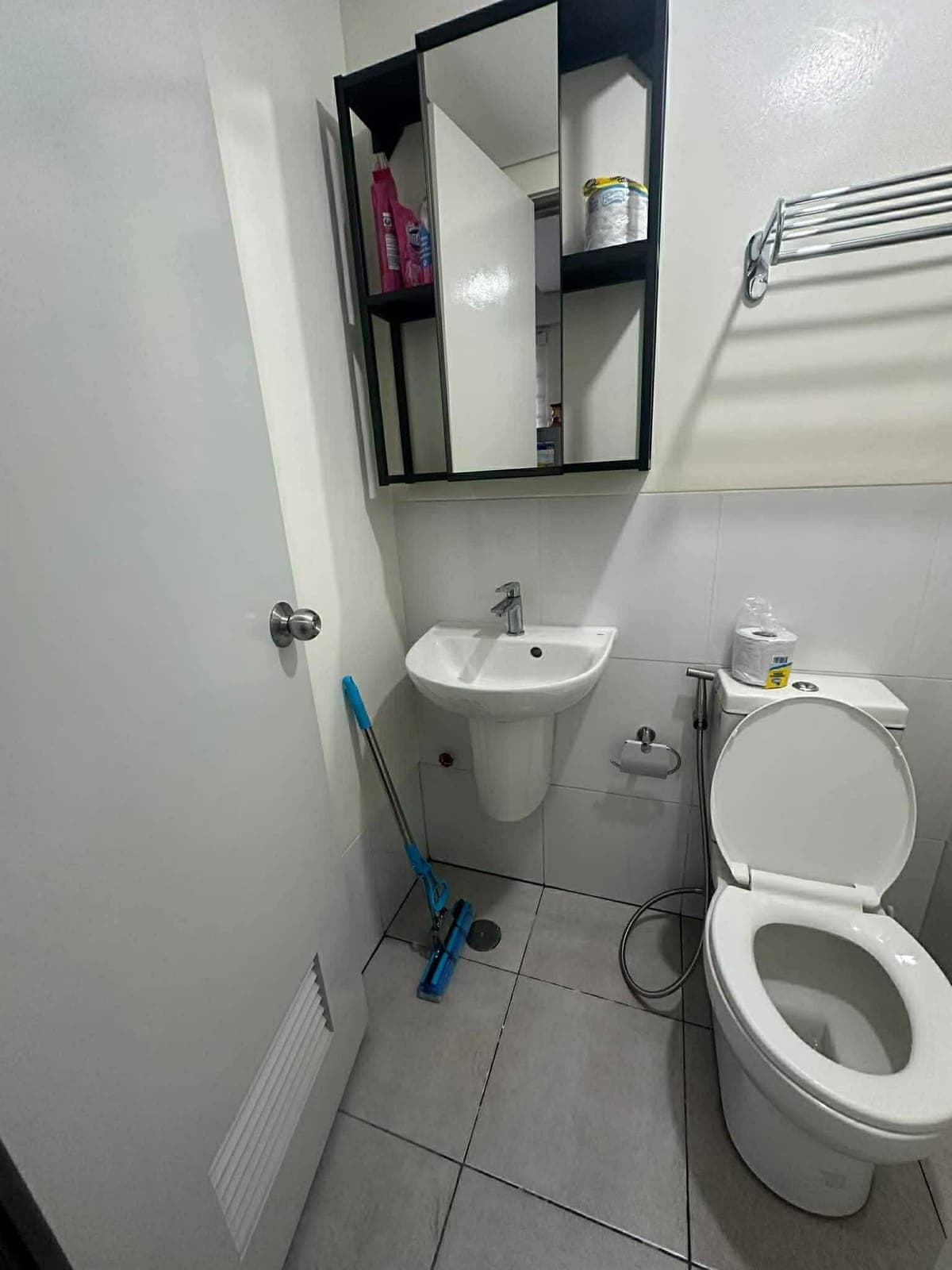 CONDO UNIT FOR RENT | Corner Unit | Studio Type - photo 5