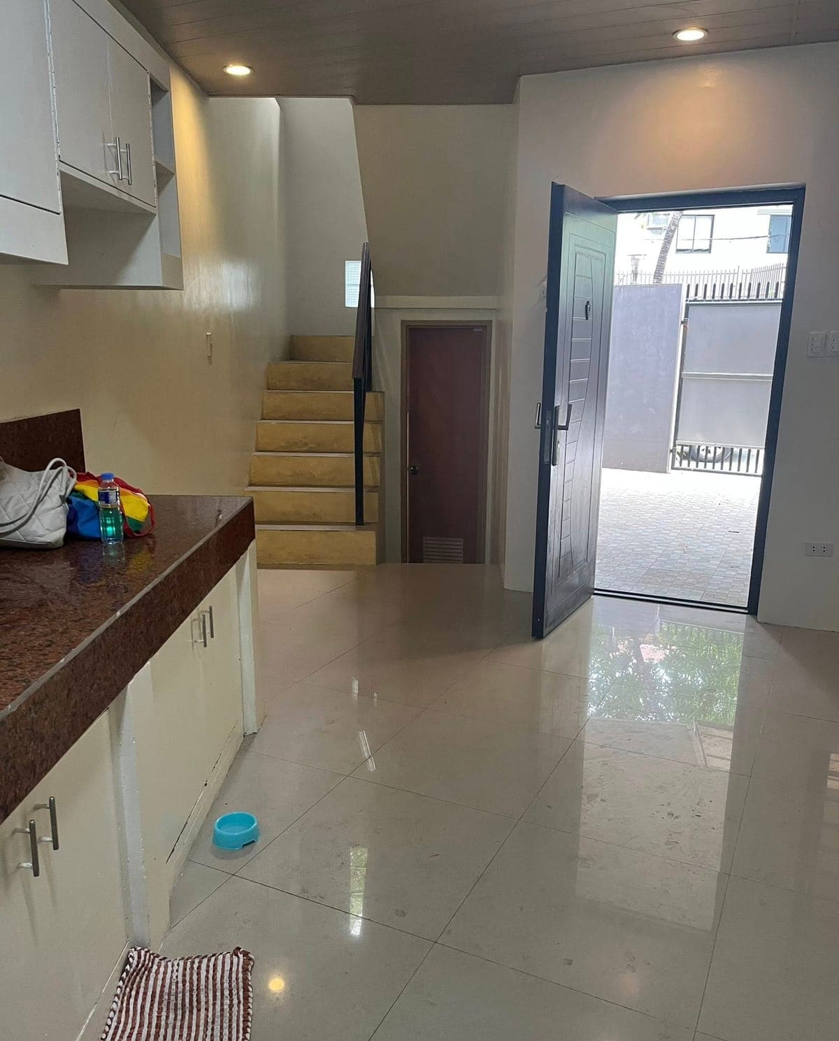 House for SALE/RENT (PETS ALLOWED) - photo 1