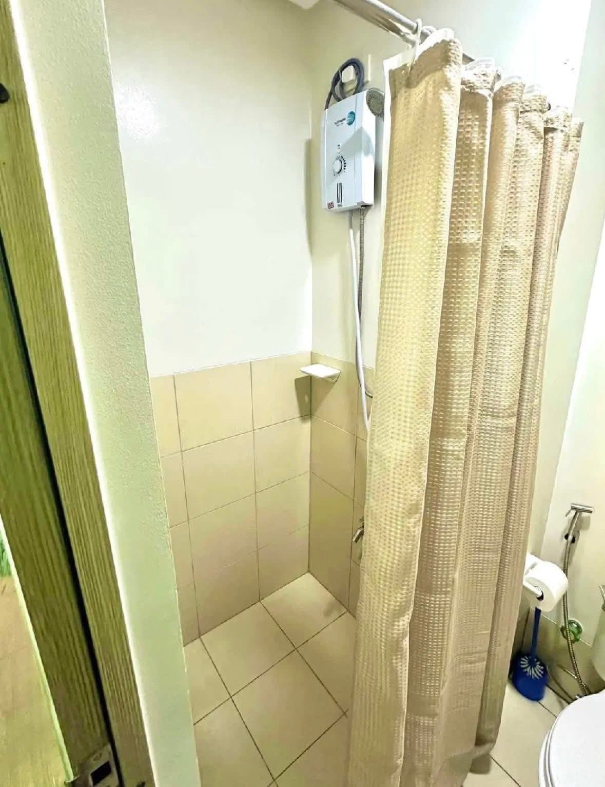 SPACIOUS 1 BEDROOM | FOR RENT | OPEN SUBLEASE - photo 3