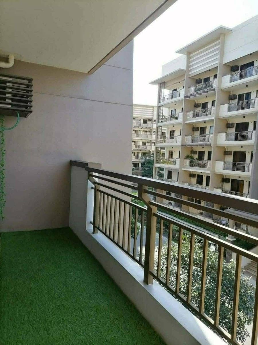FOR RENT – 2BR WITH BALCONY AT 100 WEST MAKATI‼️ - photo 1