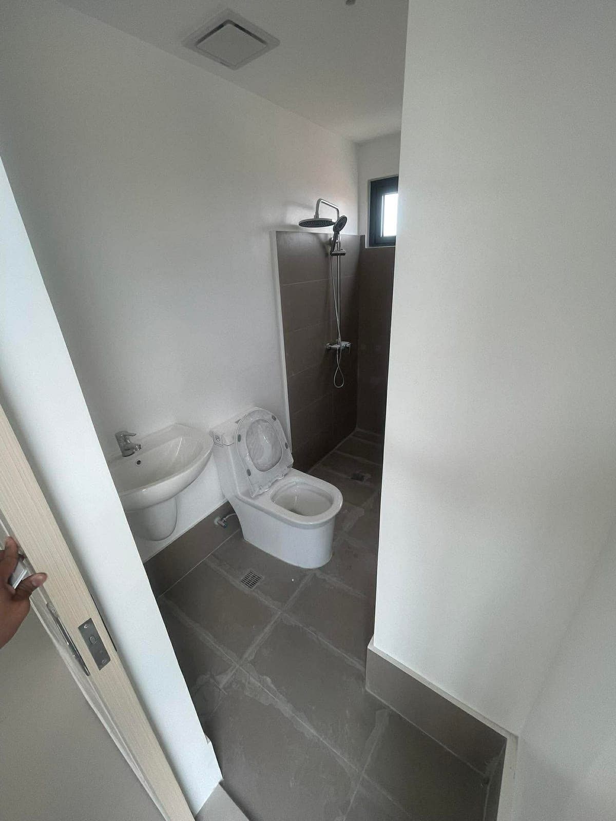 READY FOR VIEWING! Last 2 UNITS. BELOW MARKET. READY FOR VIEWING. HARBOUR PARK RESIDENCES 1bedroom f... - photo 2