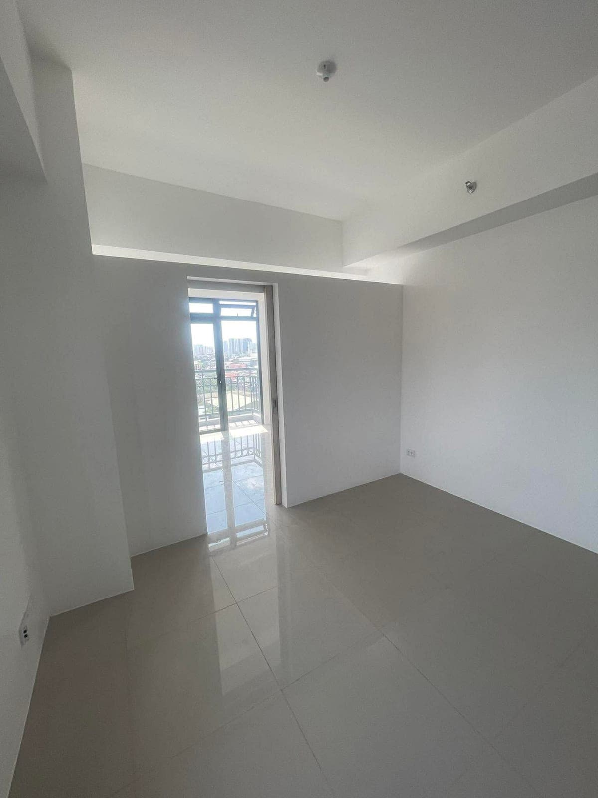 READY FOR VIEWING! Last 2 UNITS. BELOW MARKET. READY FOR VIEWING. HARBOUR PARK RESIDENCES 1bedroom f... - photo 3