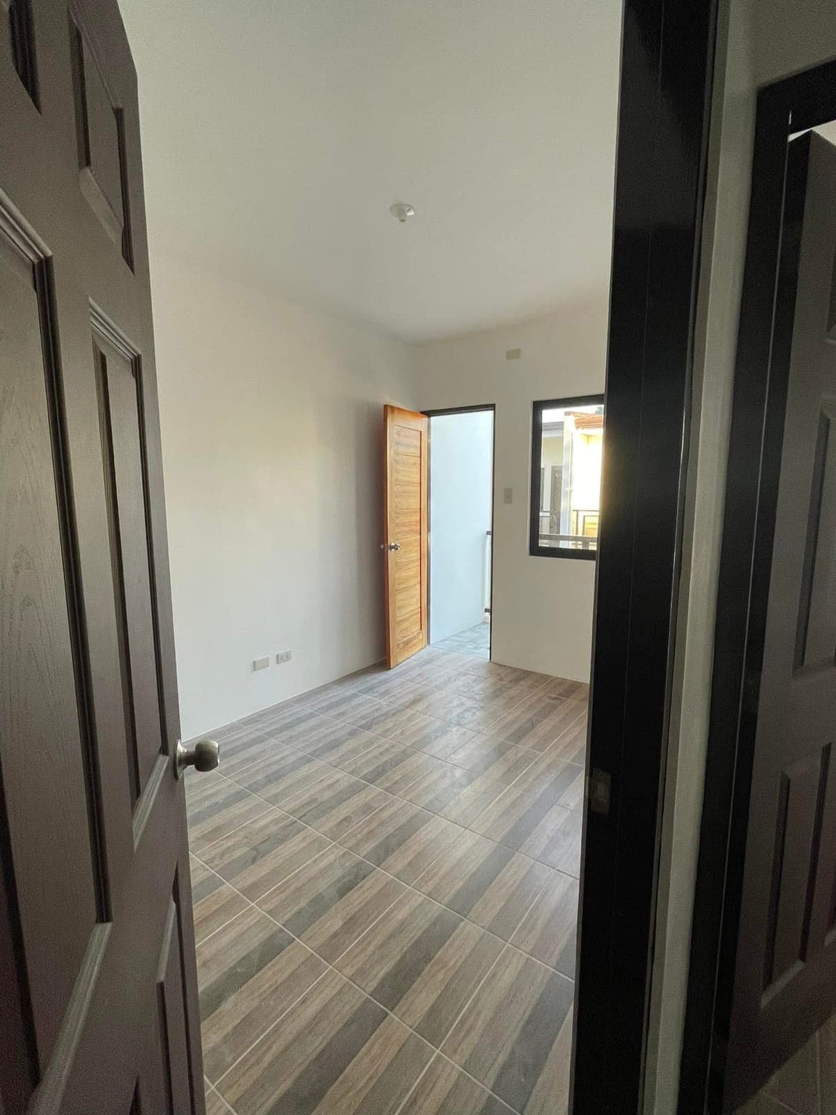 Prime Location - Likod lang ng Fariview Ayala terraces. - photo 7