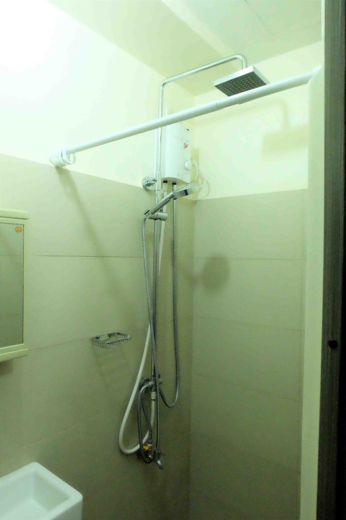 Fully Furnished Deluxe Studio Condo Unit For Rent - Unit 1646 Green Residences - photo 4