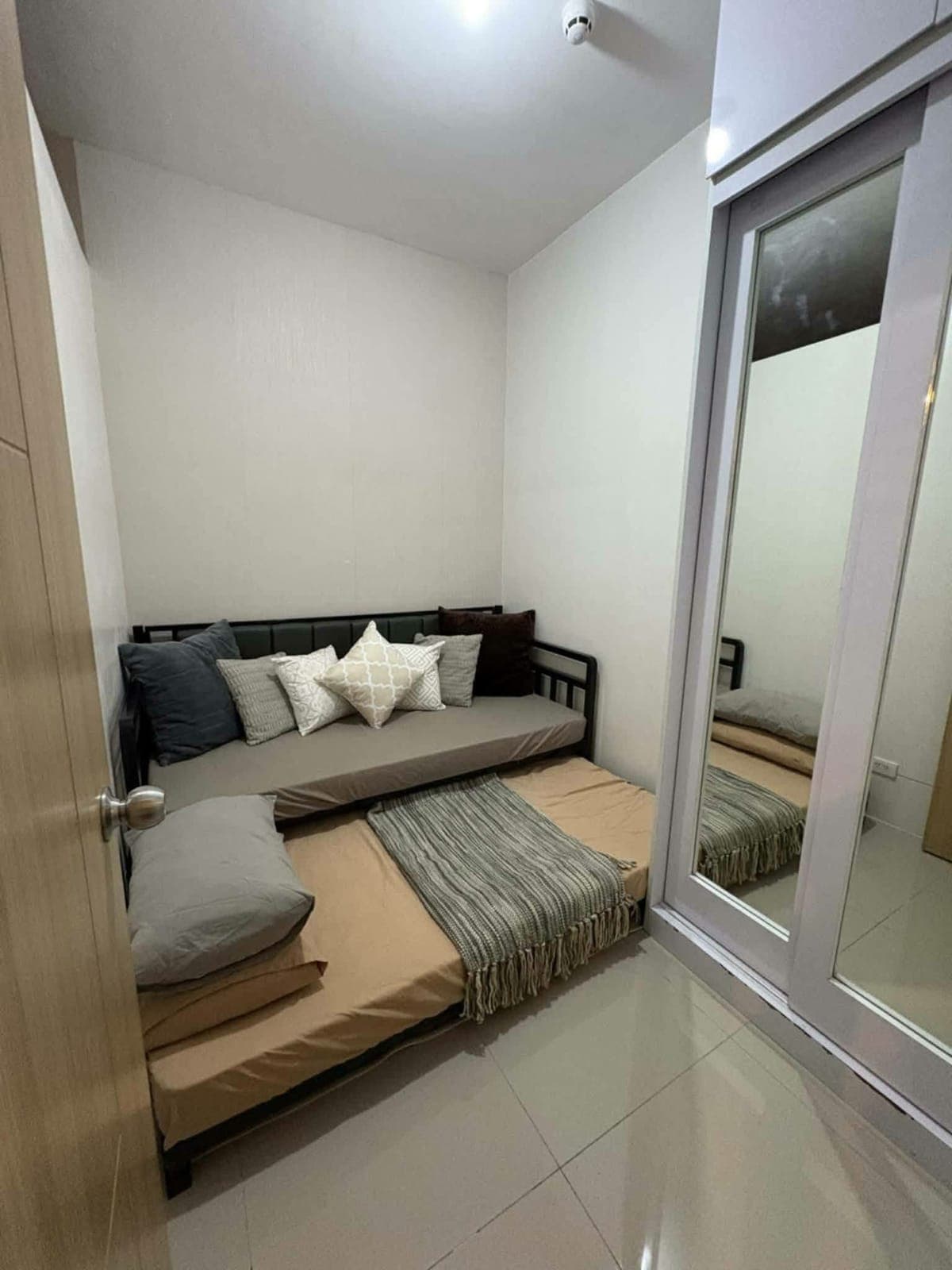 🏢 2BR w/ BALCONY CONDO UNIT FOR RENT - photo 22