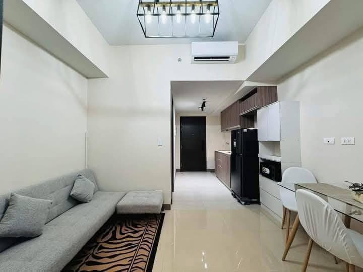 One Bedroom with balcony Condo For Rent in Park McKinley West BGC - photo 1