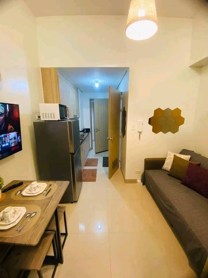 𝐅𝐎𝐑 𝐑𝐄𝐍𝐓 One Bedroom with Balcony Condo Unit at Shore 2, Residences near MOA - photo 2