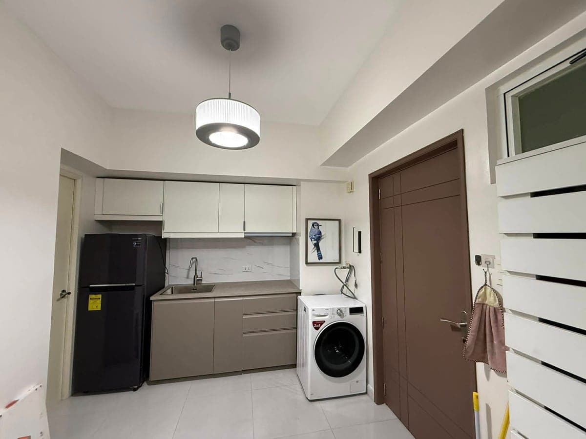 NEWLY RENOVATED 2BR Fully Furnished Corner Unit at Peninsula Garden Midtown Home Maple Tower (Paco Manila) - photo 2