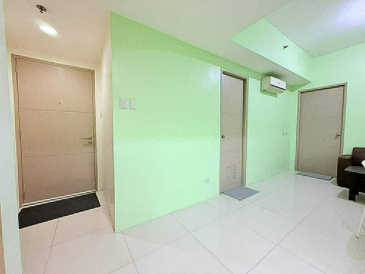 𝐅𝐎𝐑 𝐑𝐄𝐍𝐓 One Bedroom with Balcony Condo in SALCEDO SQUARE - photo 1