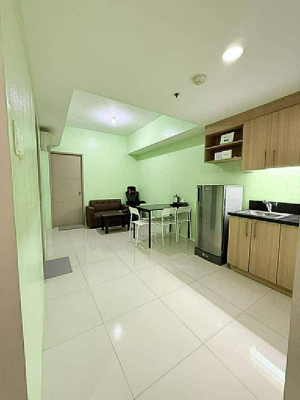 𝐅𝐎𝐑 𝐑𝐄𝐍𝐓 One Bedroom with Balcony Condo in SALCEDO SQUARE - photo 3