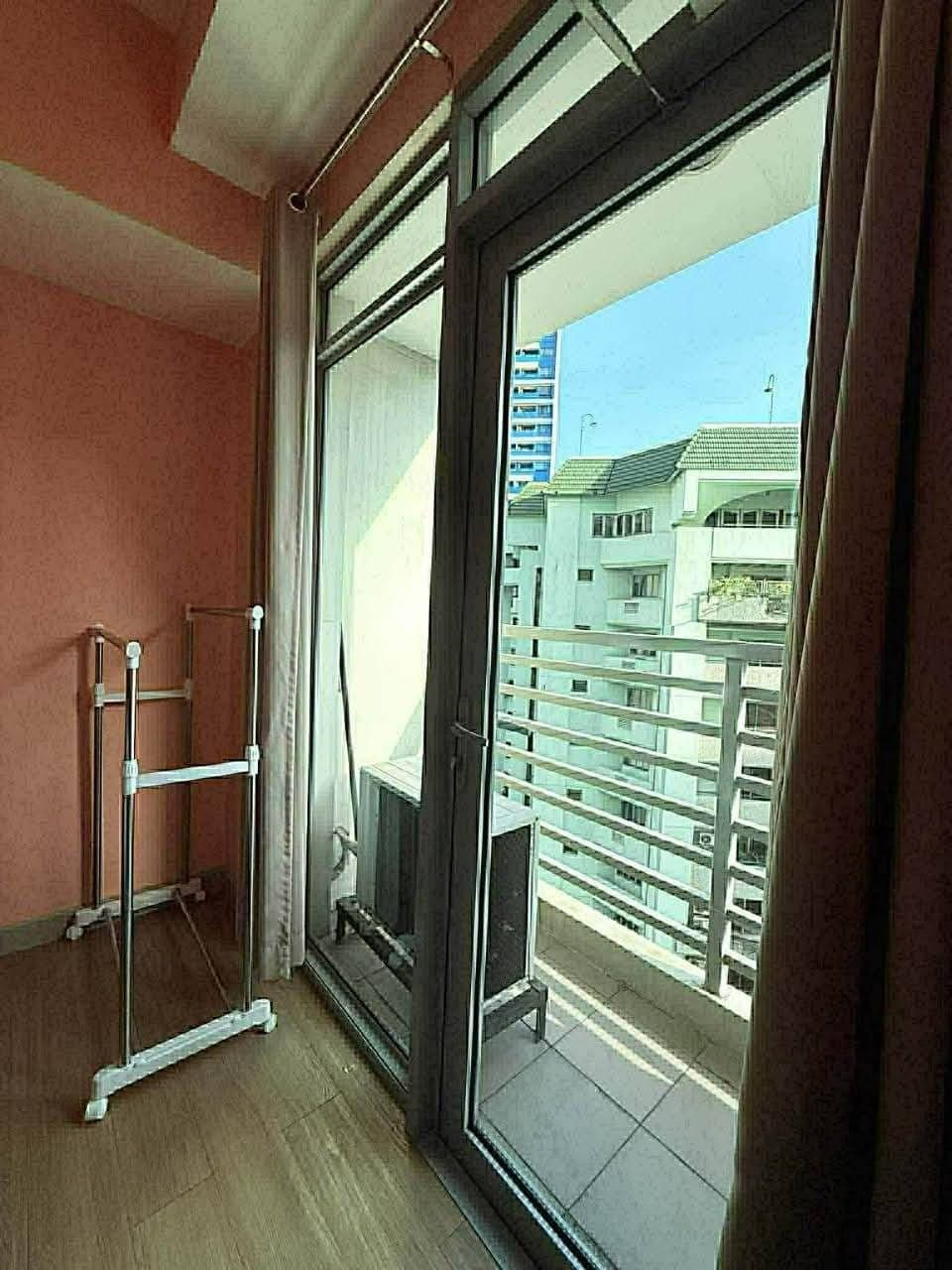 𝐅𝐎𝐑 𝐑𝐄𝐍𝐓 One Bedroom with Balcony Condo in SALCEDO SQUARE - photo 4