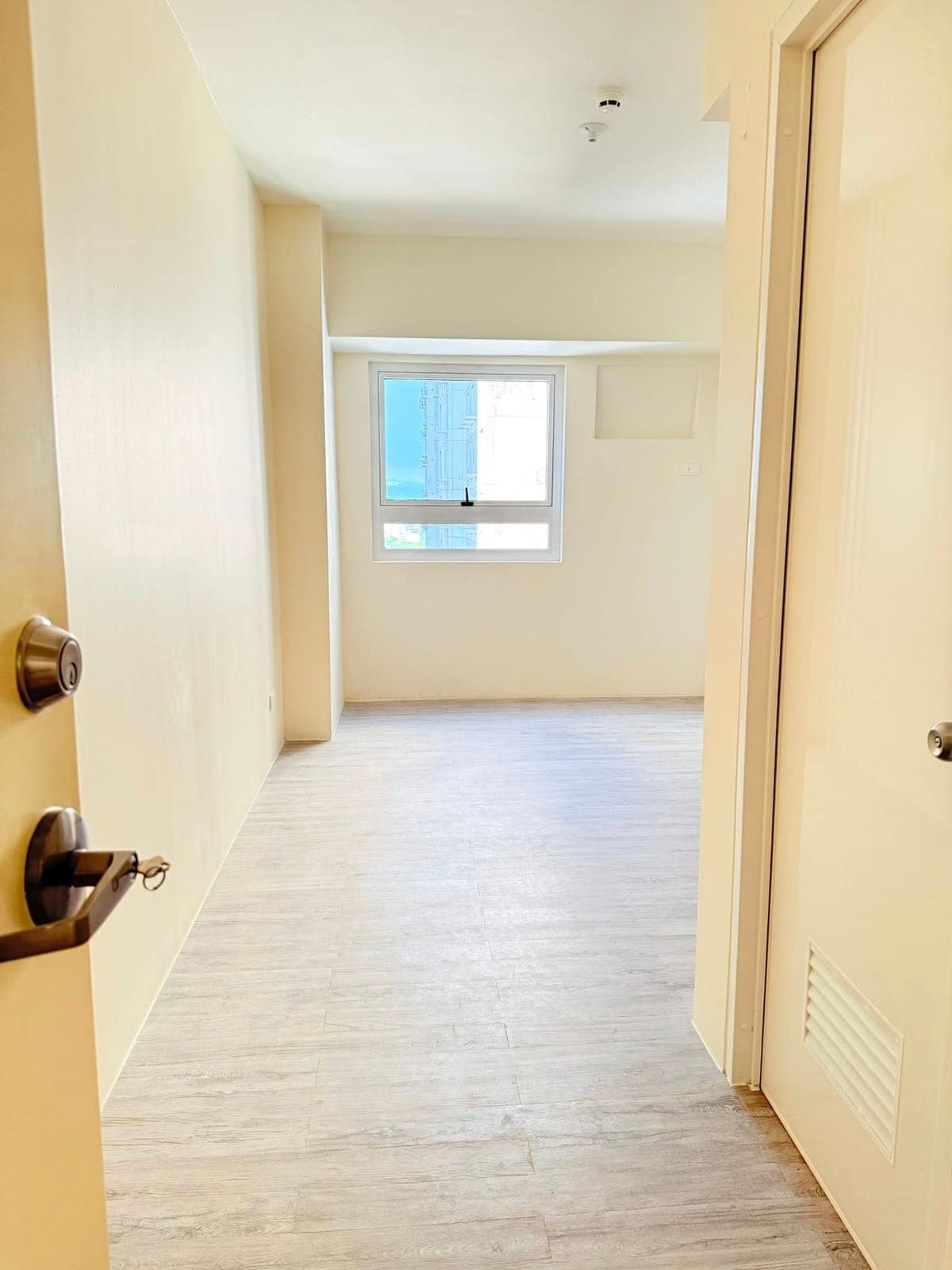 BRAND NEW Studio 14k only - photo 3