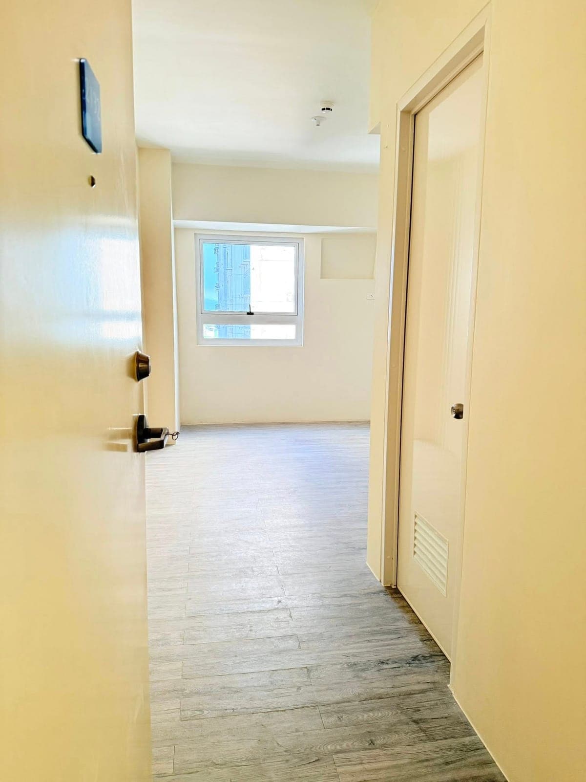 BRAND NEW Studio 14k only - photo 4