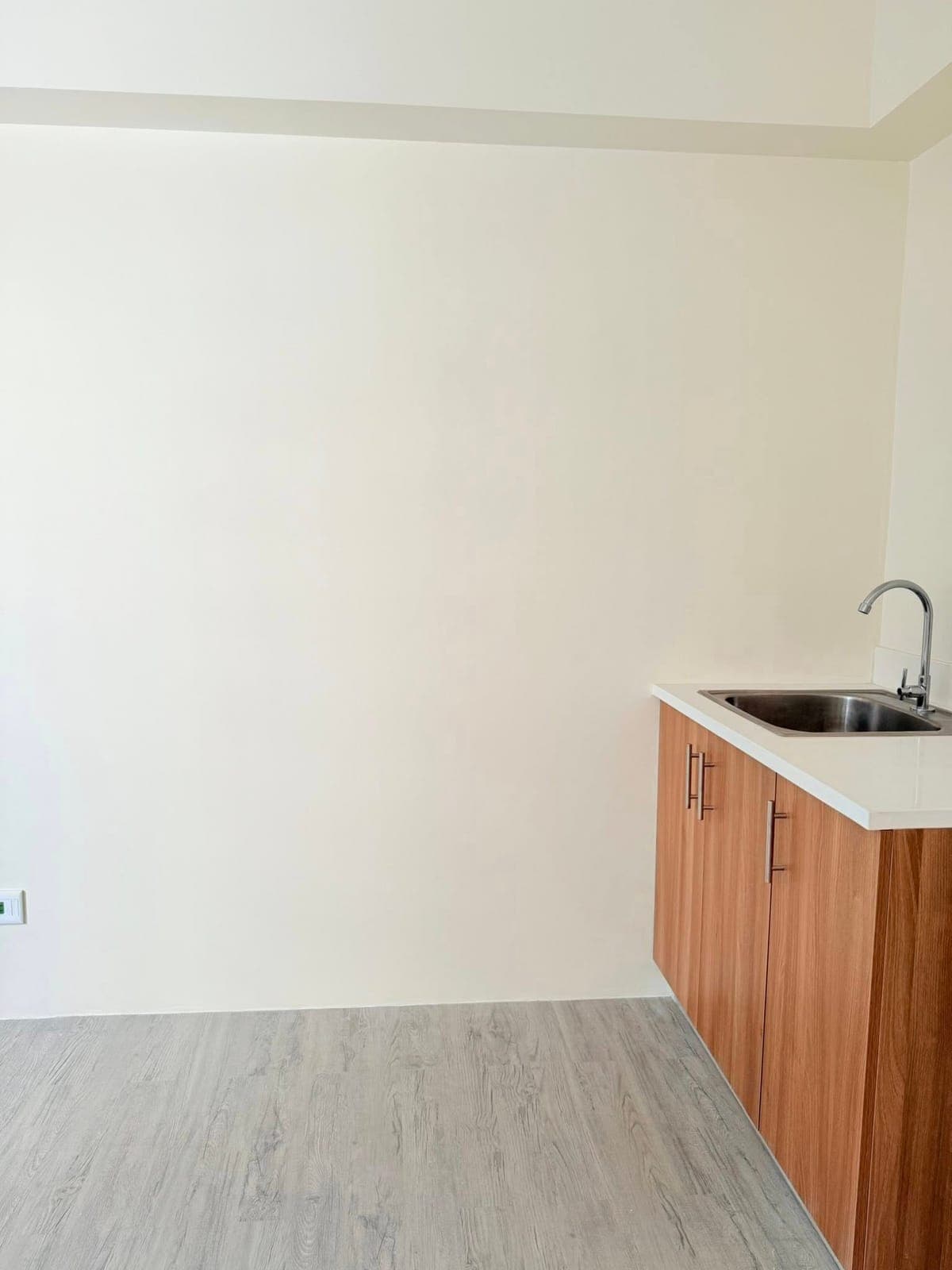 BRAND NEW Studio 14k only - photo 5