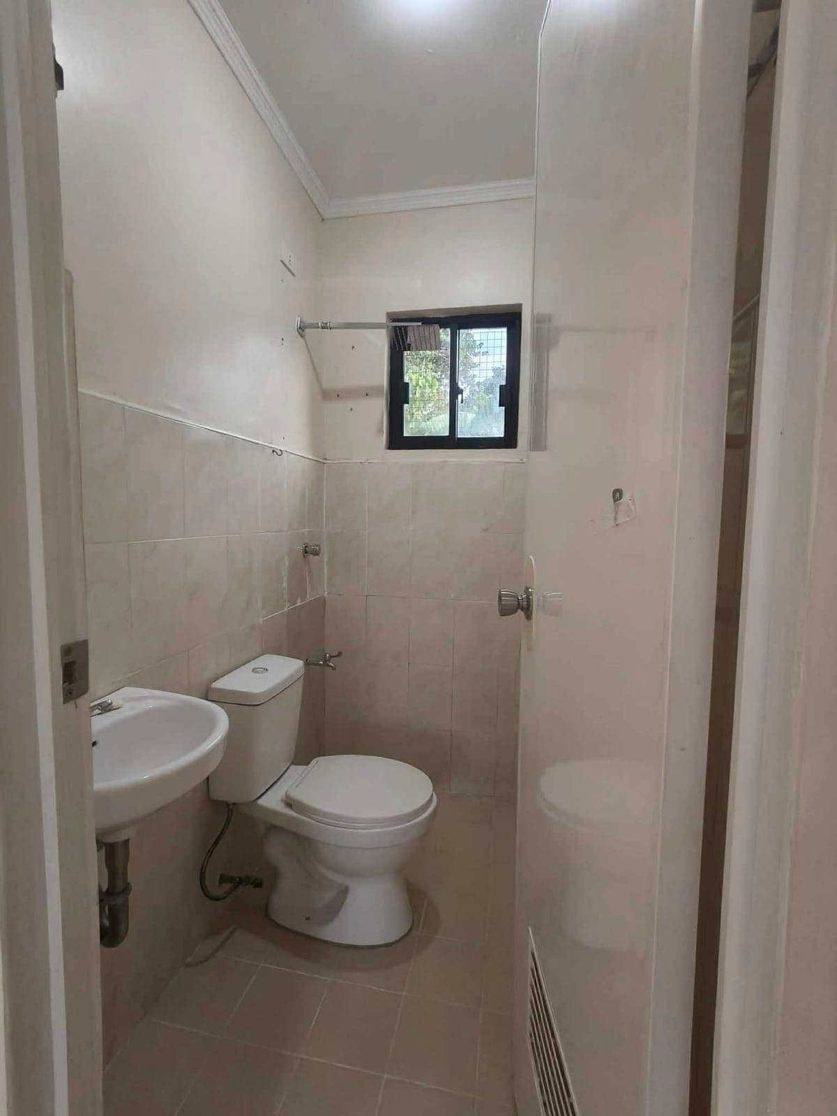 🏡Semi-Furnished House for Rent - photo 11