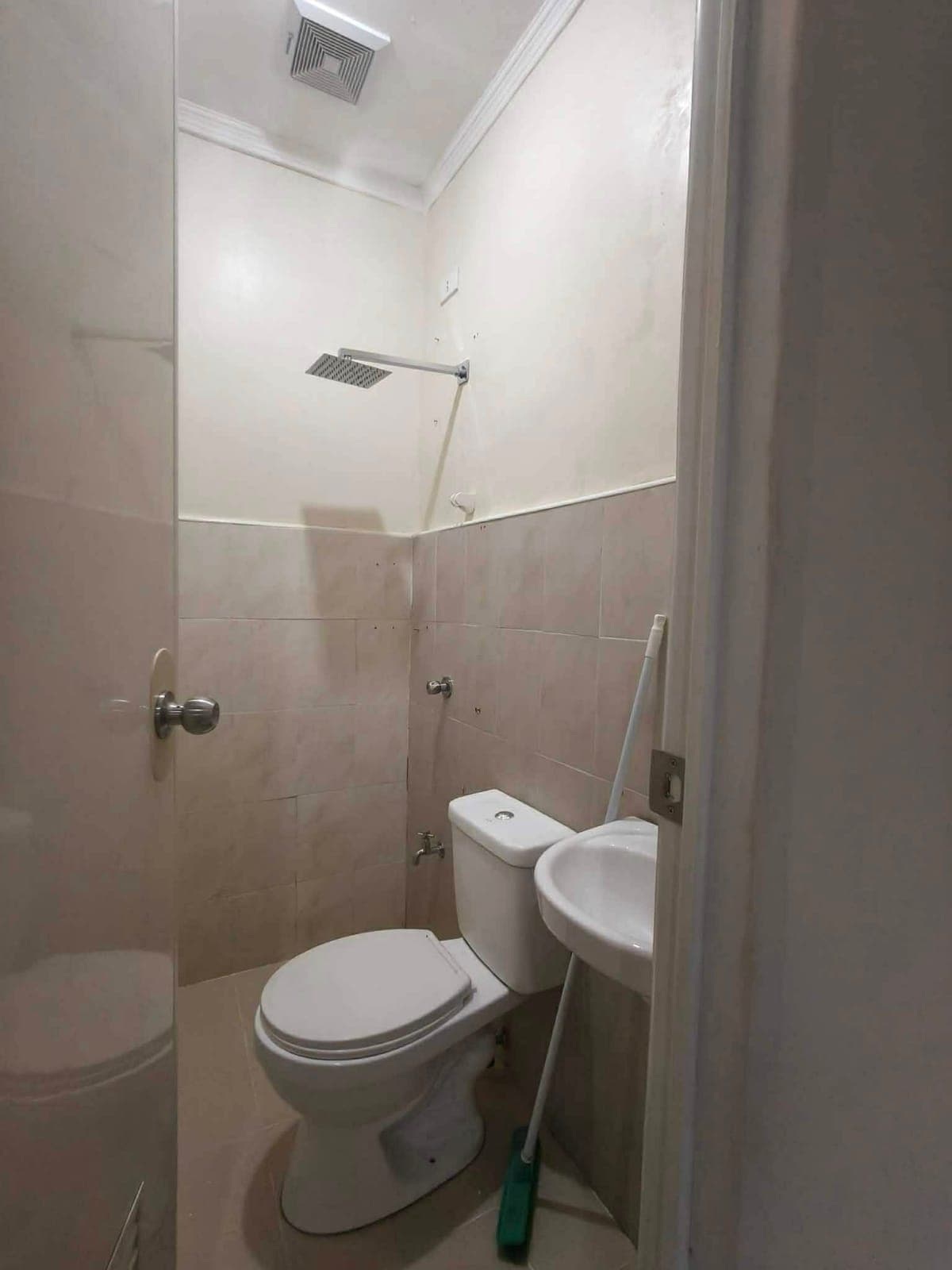 🏡Semi-Furnished House for Rent - photo 3