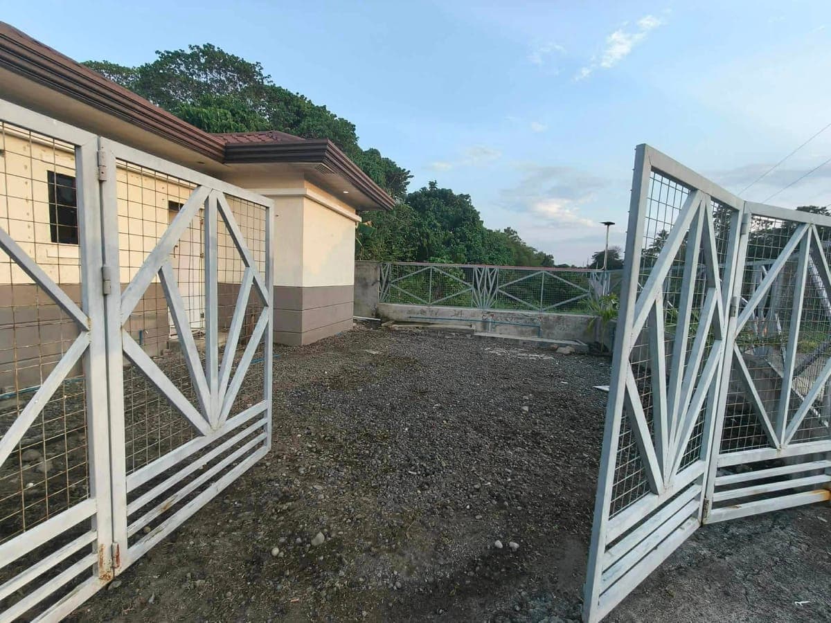 🏡Semi-Furnished House for Rent - photo 8