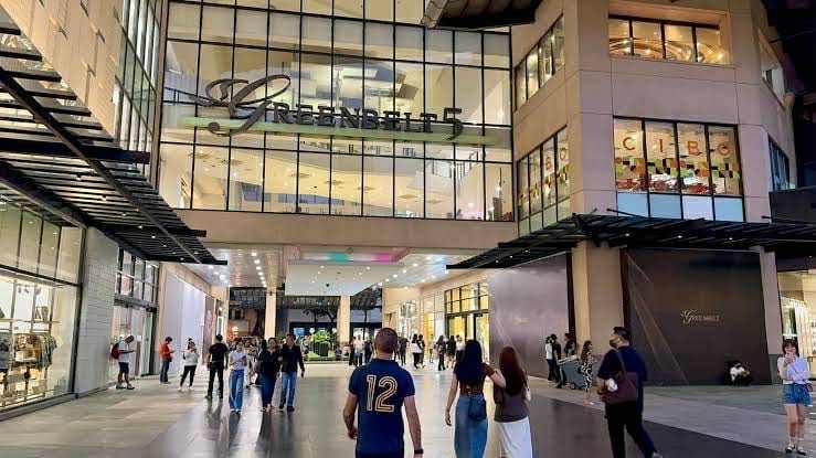 🏙️ **Effortless City Living in Makati** - photo 5