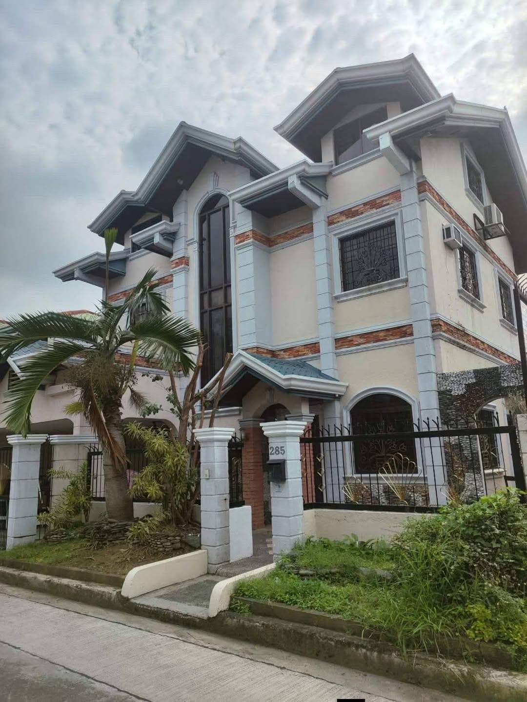 2 Story House for Rent - photo 1