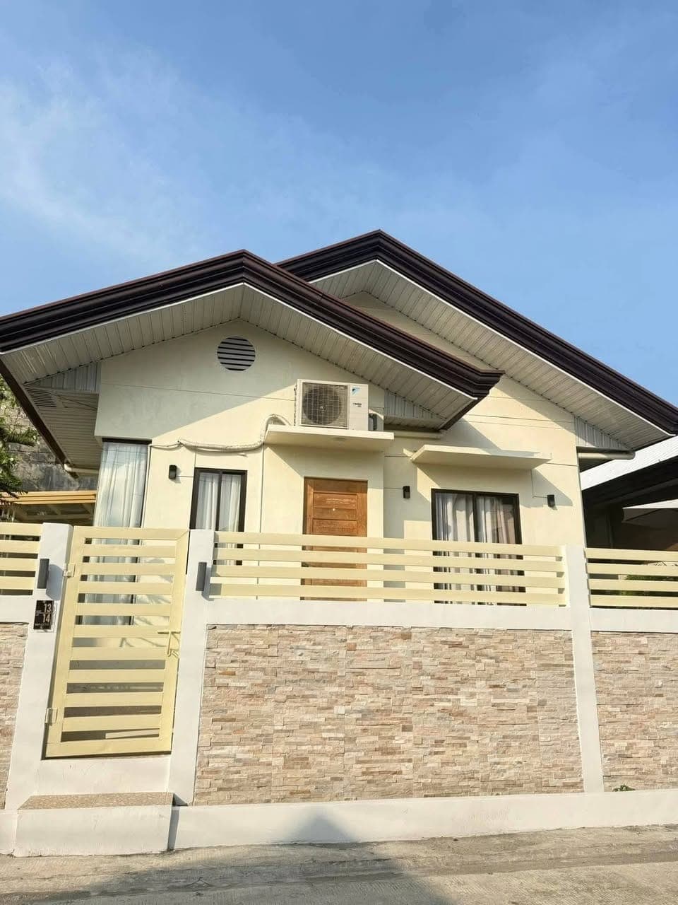 Bungalow HOUSE FOR RENT - photo 1