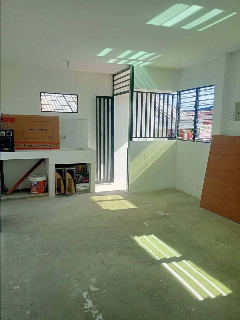 "female room for rent" - photo 2