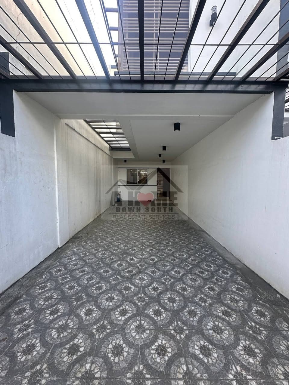 LAST UNIT AVAILABLE (middle) - photo 2