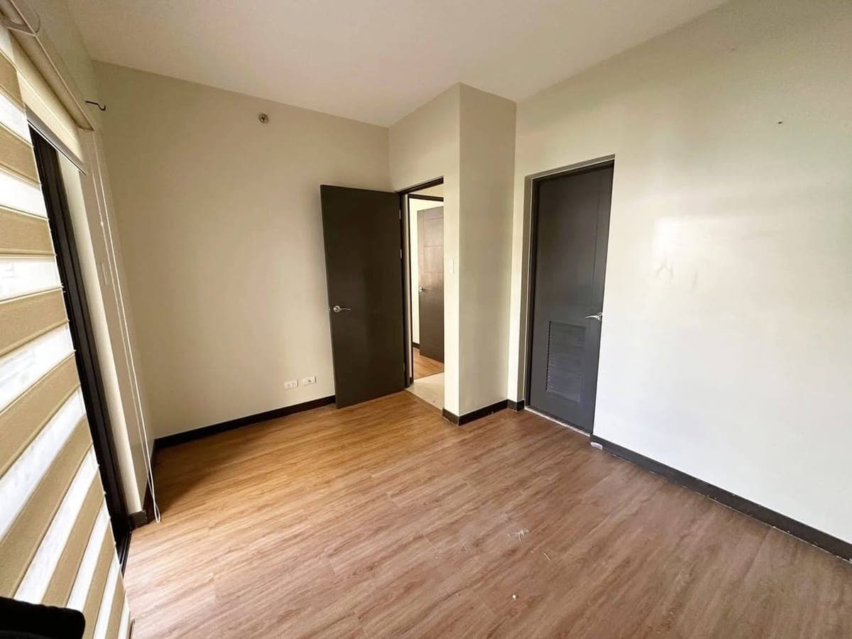 🏡 FOR RENT: 3BR Bare Unit with Parking 🚗 - photo 3