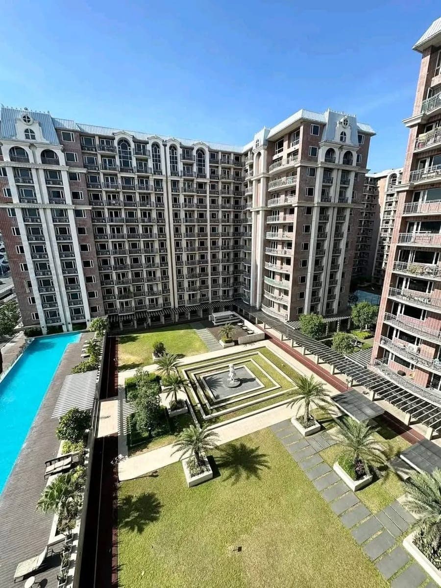₱40K MONTHLY‼️ | SPACIOUS 1BR UNIT WITH BALCONY IN MONARCH PARKSUITES - photo 2