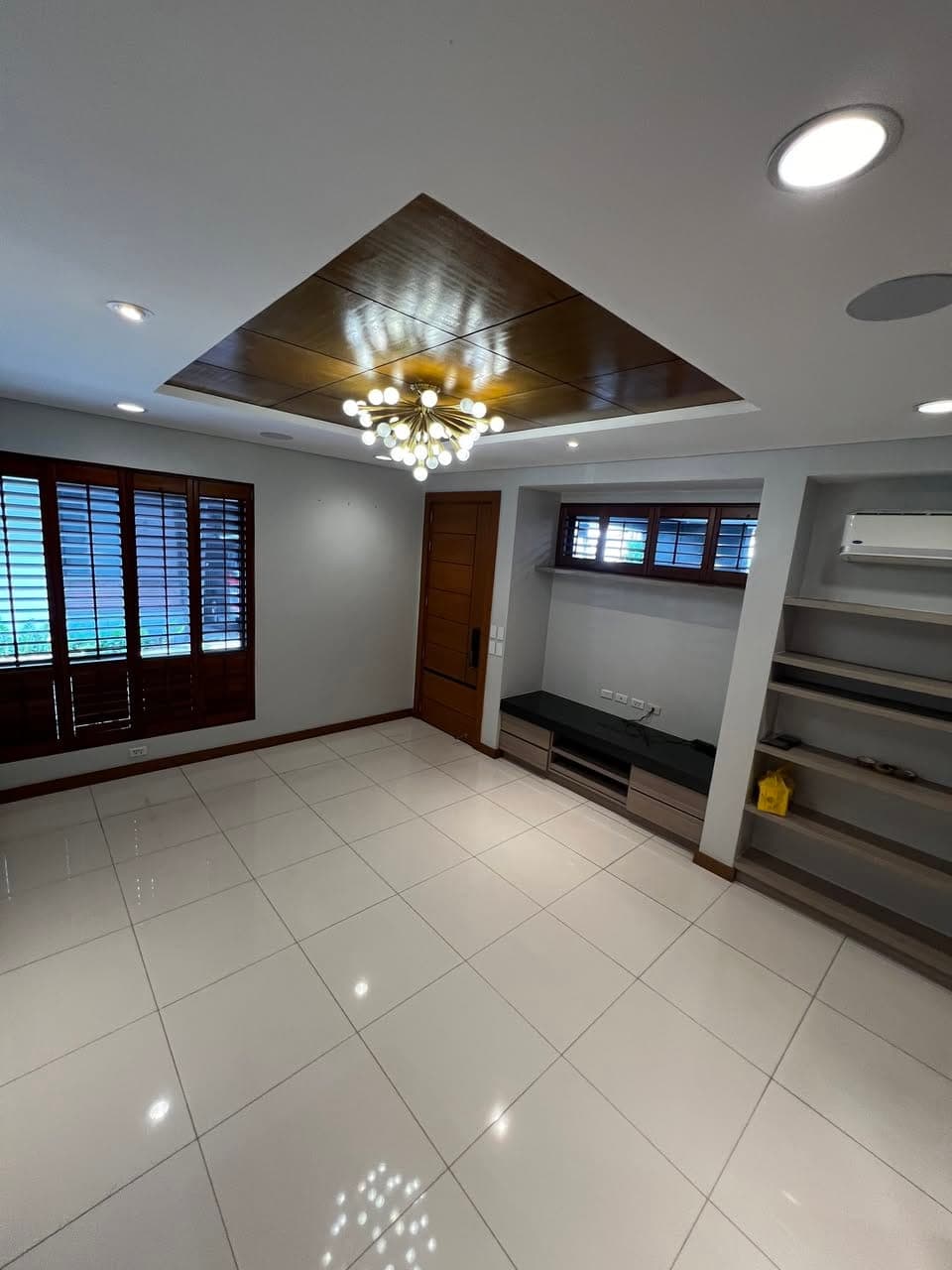 SPACIOUS SEMI FURNISHED TOWNHOUSE FOR RENT - photo 4