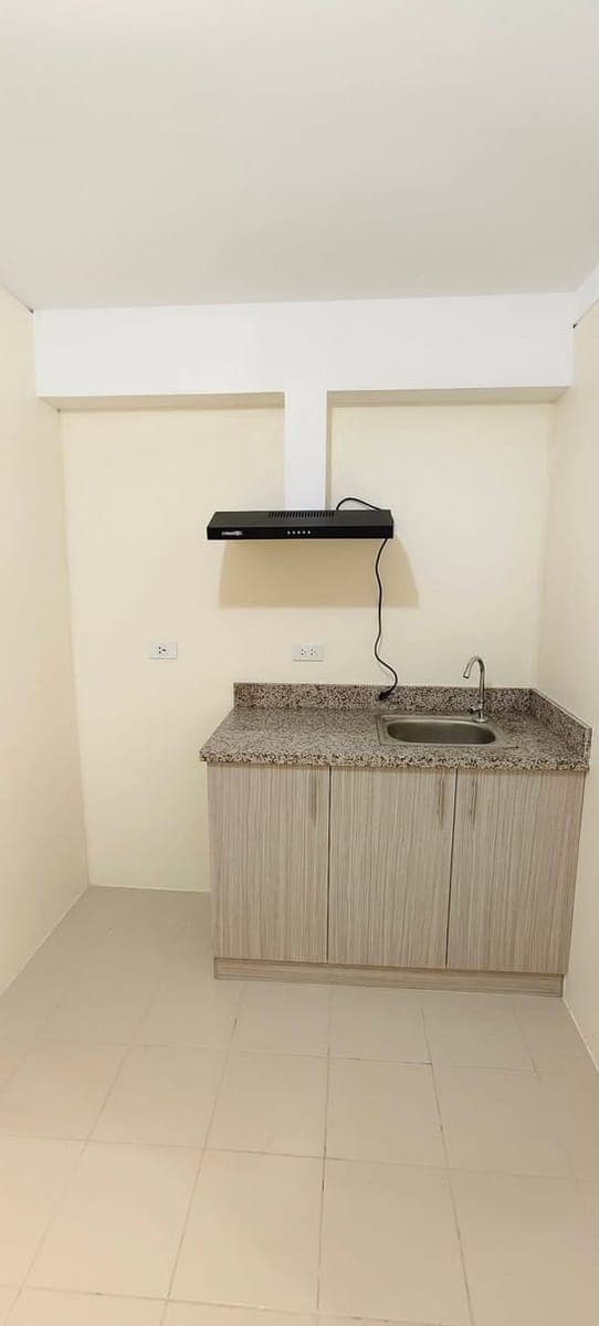 Condo for rent (2BR) Bare Unit - photo 2