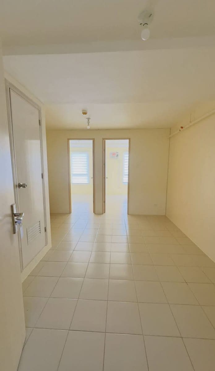 Condo for rent (2BR) Bare Unit - photo 1