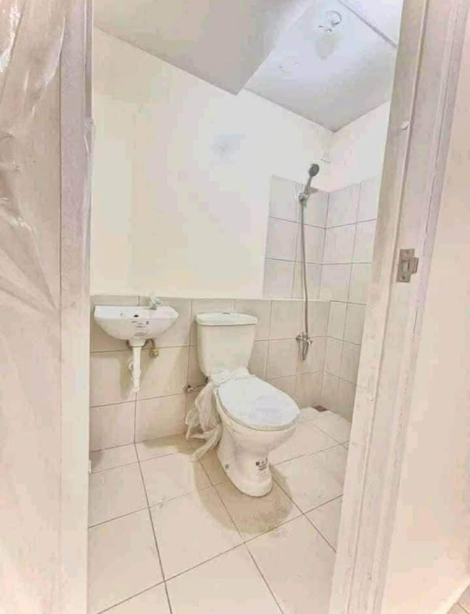 Condo for rent (2BR) Bare Unit - photo 5