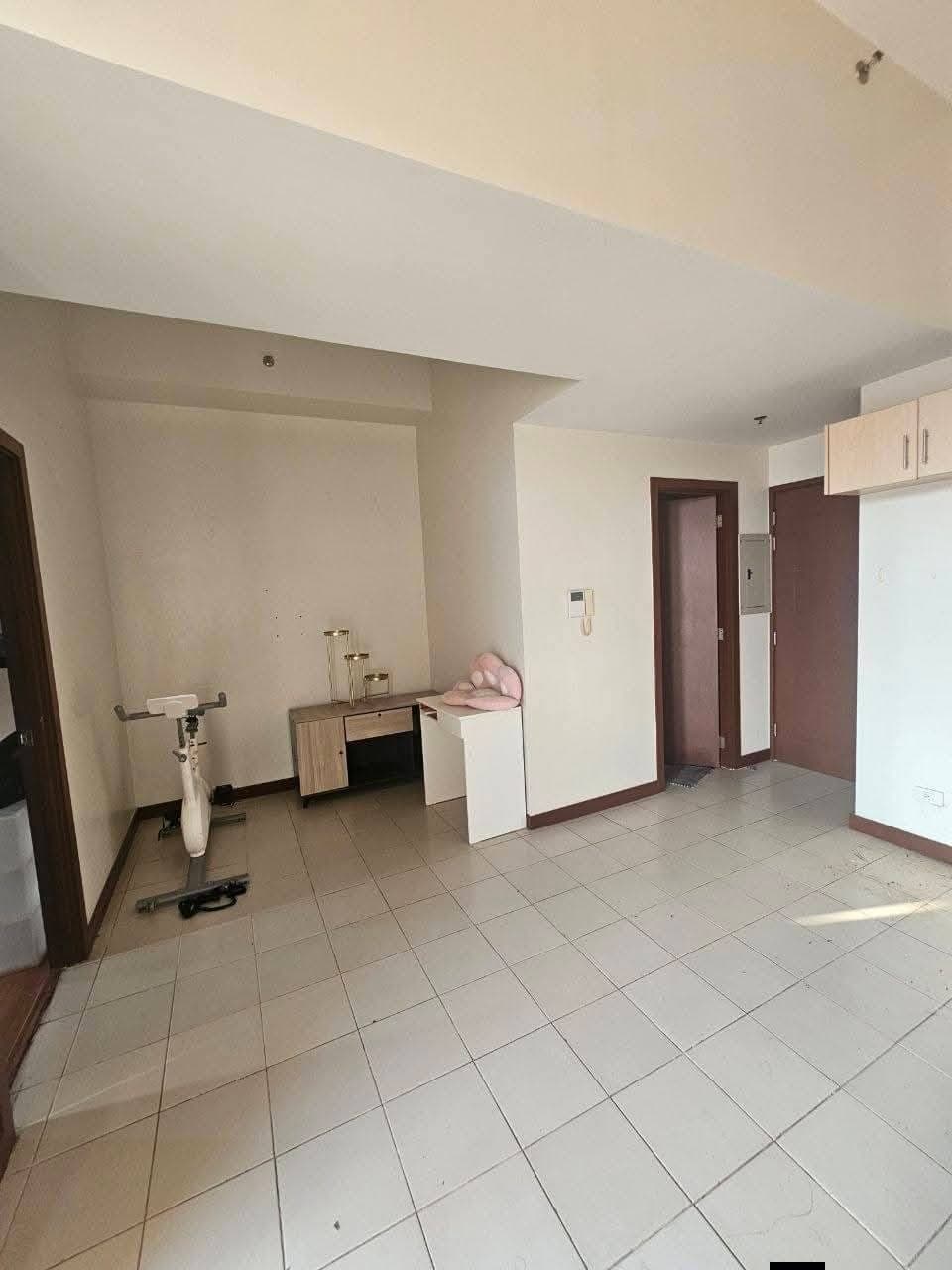 𝐅𝐎𝐑 𝐑𝐄𝐍𝐓 One Bedroom with balcony Condo in PASEO DE ROCES CONDOMINIUMS - photo 5