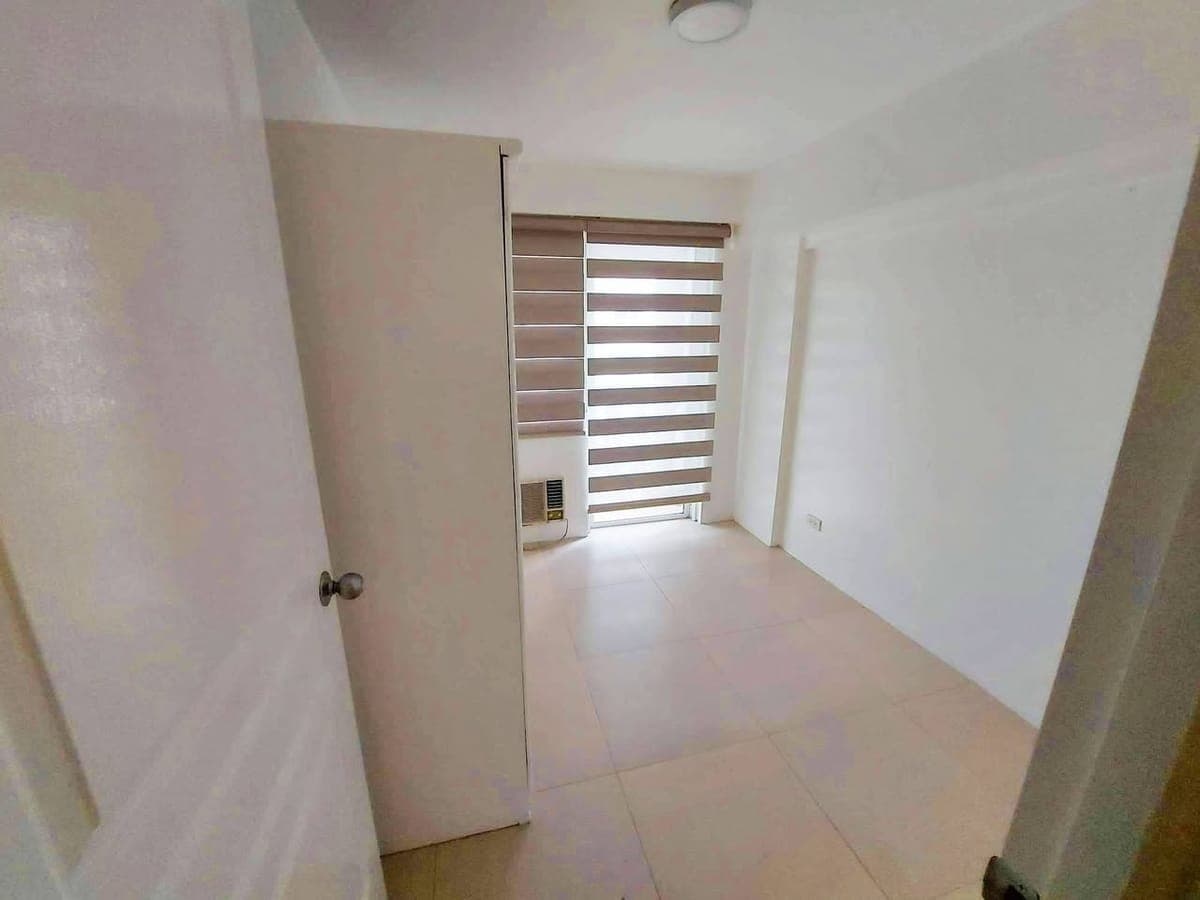 3BR BESIDE ROBINSONS MAGNOLIA - photo 5