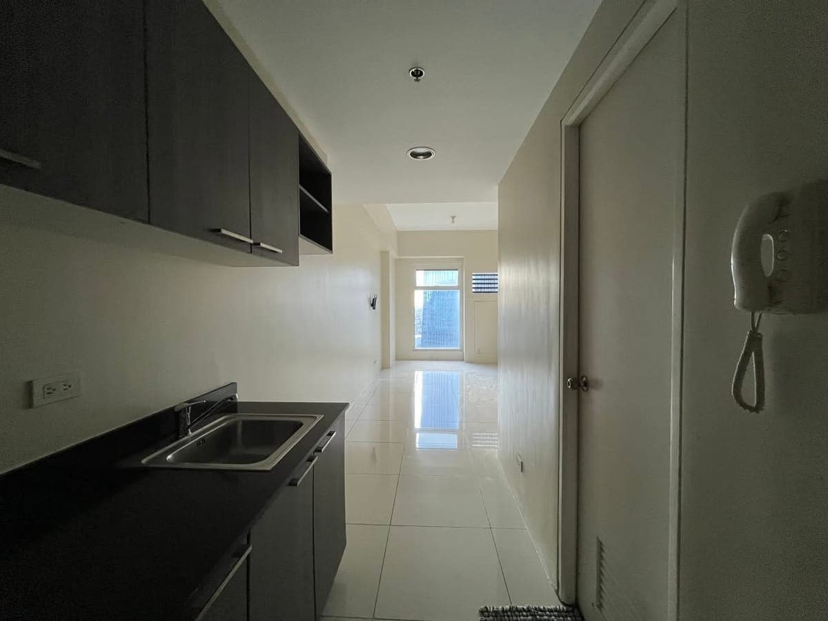 Super lapit sa lahat WALKING DISTANCE, no need to waste precious hours commuting na! Convenient location! - photo 1