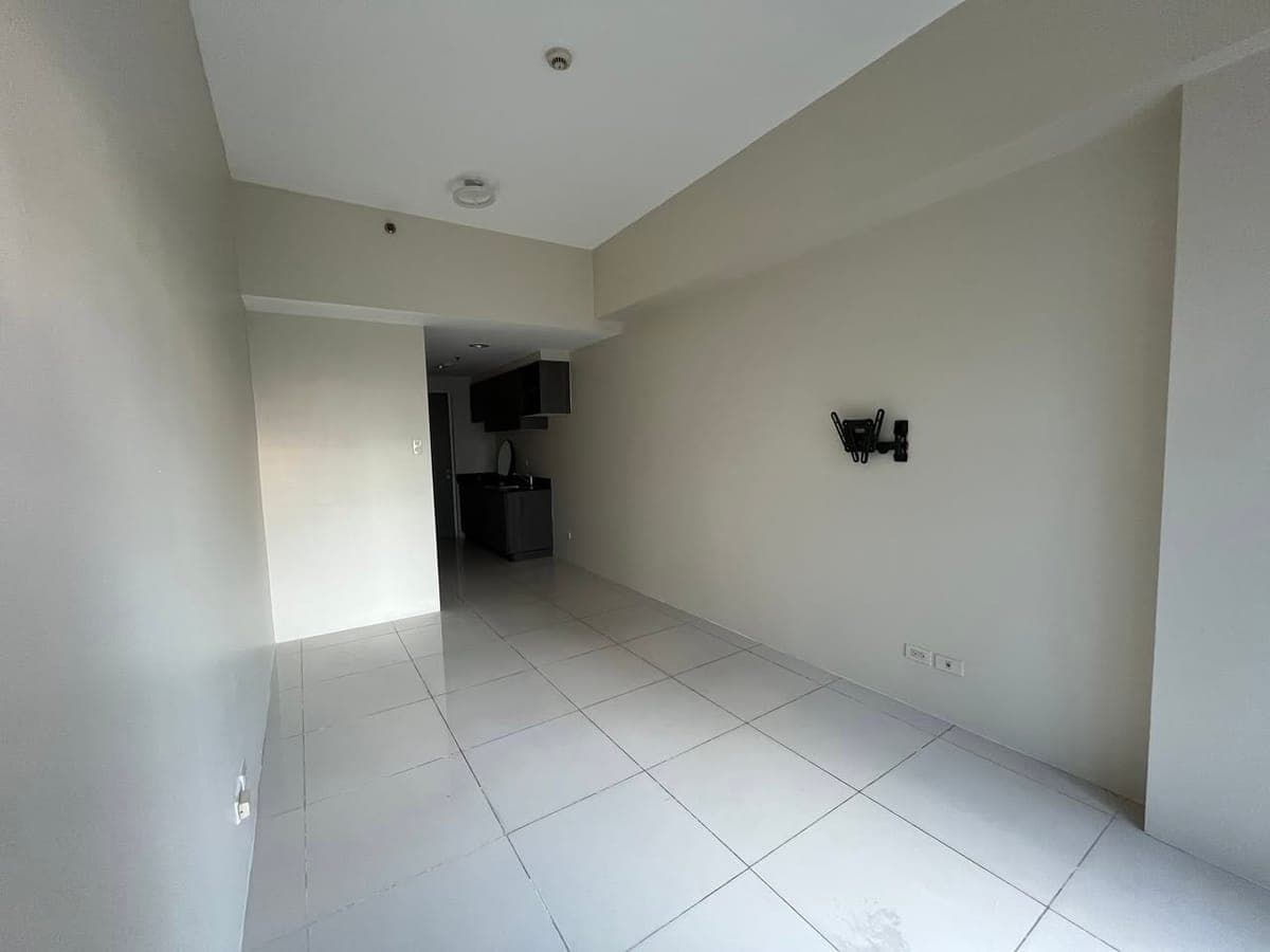Super lapit sa lahat WALKING DISTANCE, no need to waste precious hours commuting na! Convenient location! - photo 4
