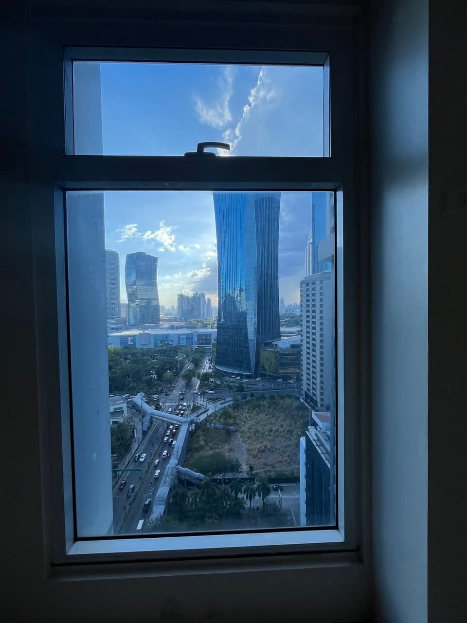 Super lapit sa lahat WALKING DISTANCE, no need to waste precious hours commuting na! Convenient location! - photo 3