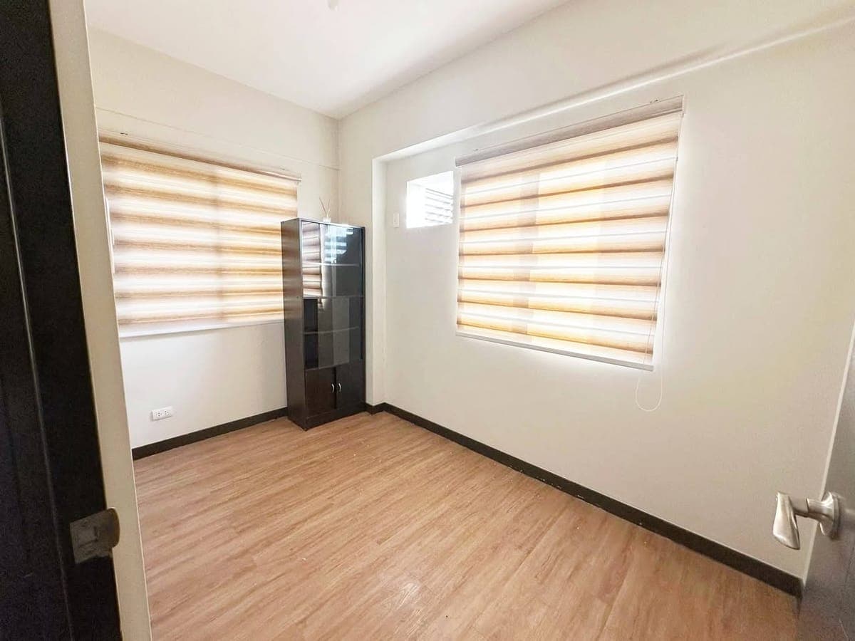 🏡 FOR RENT: 3BR Bare Unit with Parking 🚗 - photo 4