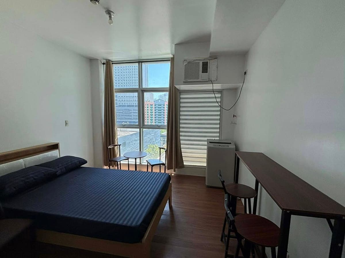 THE LINEAR CONDOMINIUM - photo 1