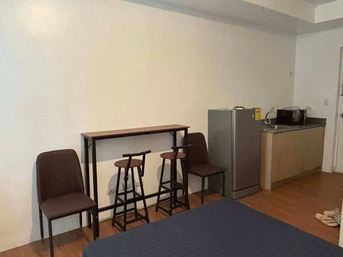 THE LINEAR CONDOMINIUM - photo 2