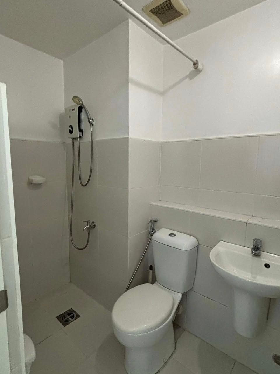 THE LINEAR CONDOMINIUM - photo 5