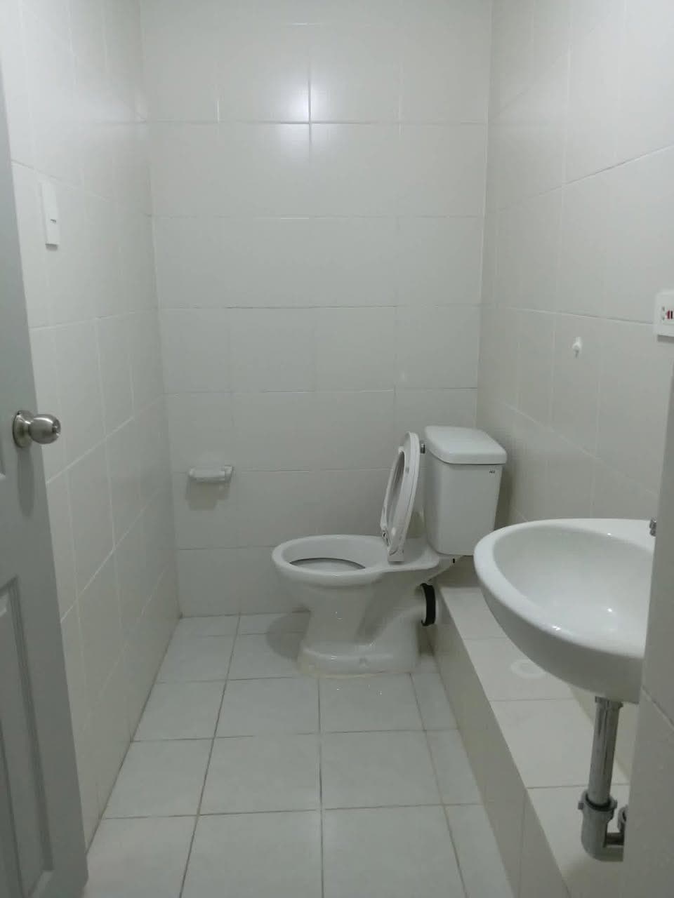 FOR RENT: 2-Bedroom Condo Unit in Karuhatan Rd.Valenzuela - photo 1