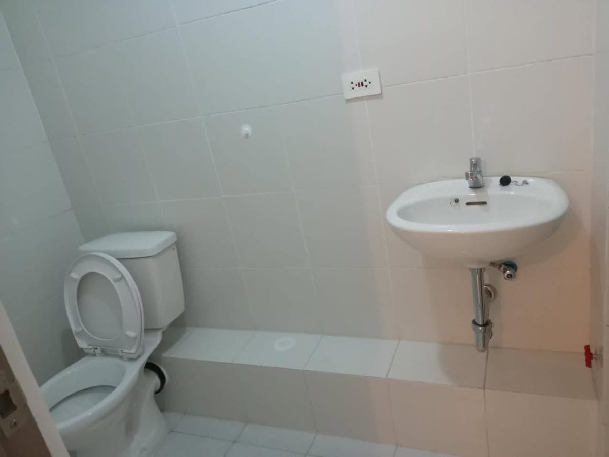 FOR RENT: 2-Bedroom Condo Unit in Karuhatan Rd.Valenzuela - photo 3