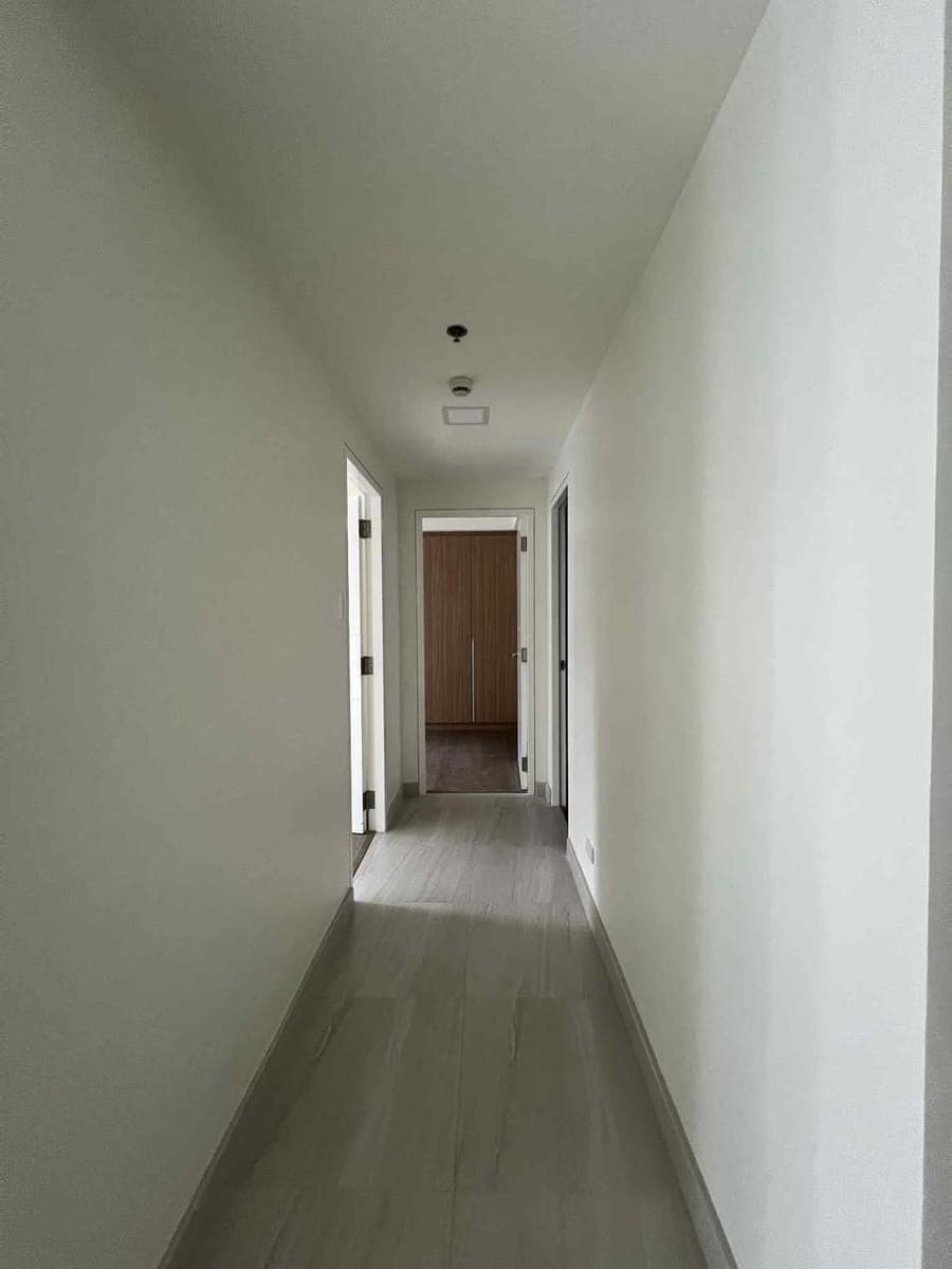 FOR RENT – 2-Bedroom with Balcony at Mid-Park Towers, Parañaque City! - photo 4
