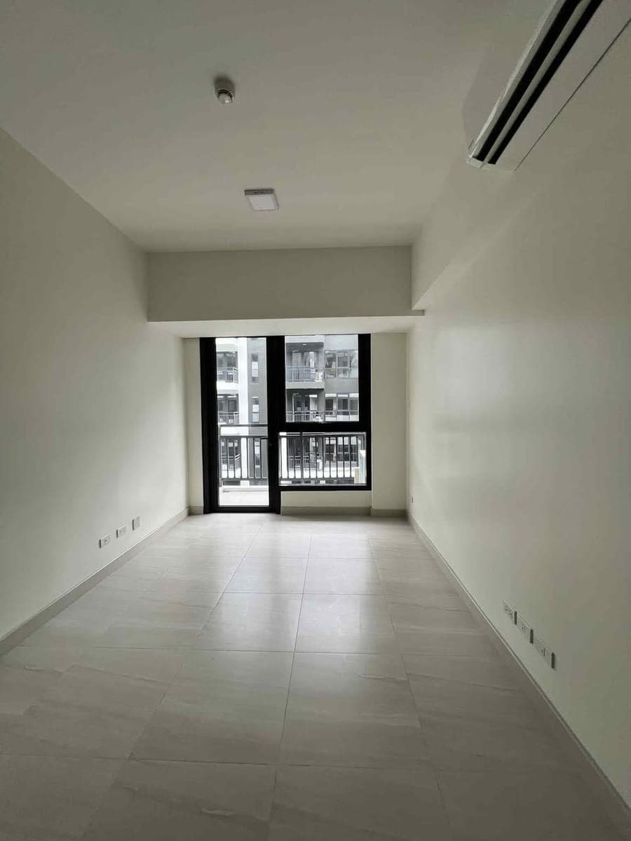 FOR RENT – 2-Bedroom with Balcony at Mid-Park Towers, Parañaque City! - photo 5