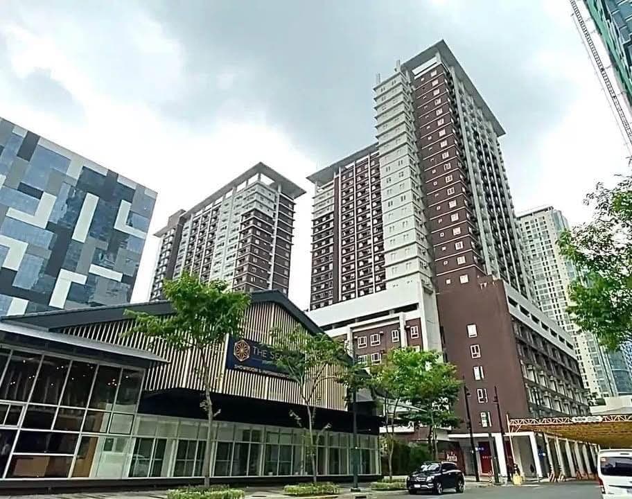 Avida Cityflex Towers BGC Taguig (Studio Rent corner unit) P30K bargain w/free wifi internet - photo 1