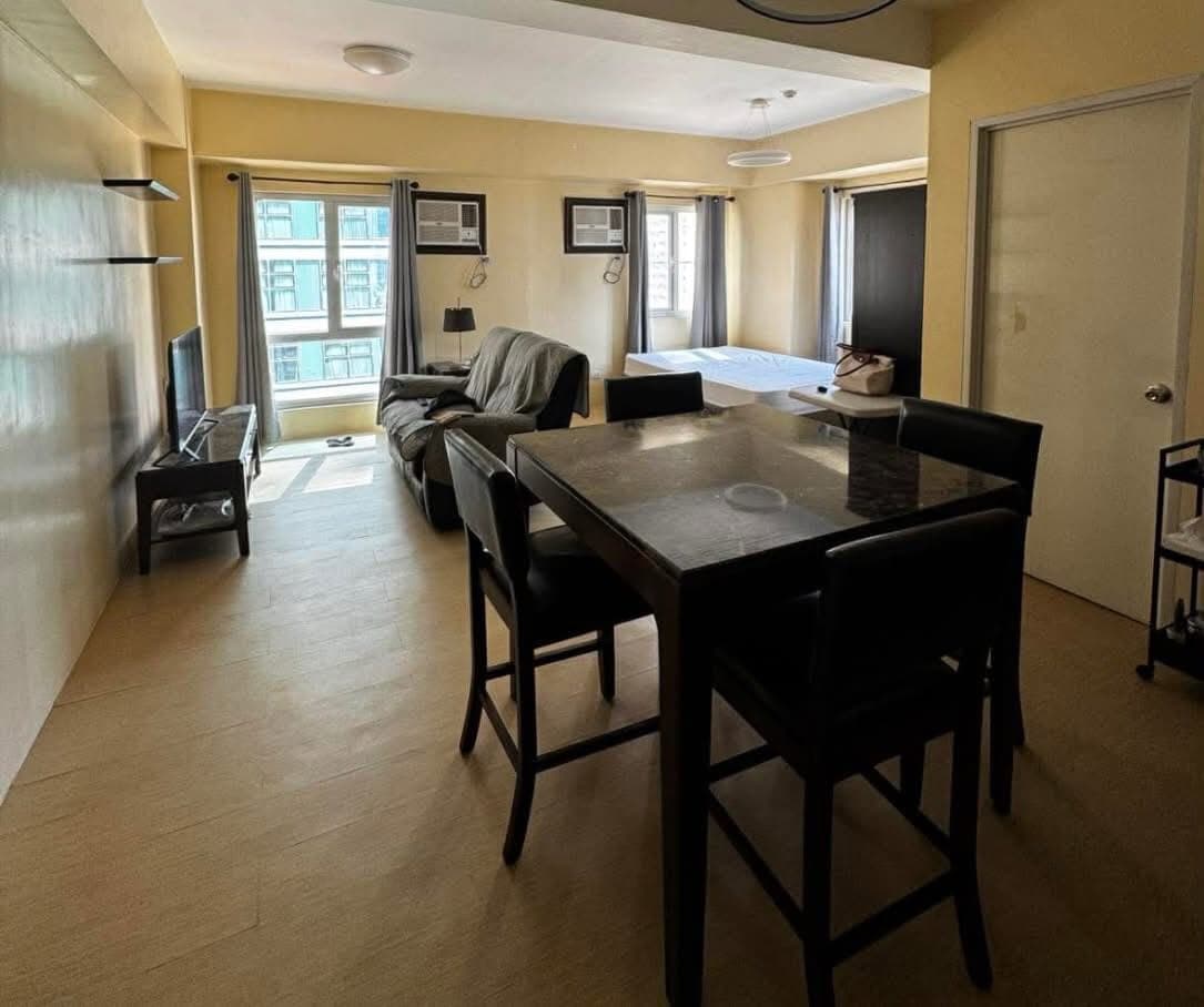 Avida Cityflex Towers BGC Taguig (Studio Rent corner unit) P30K bargain w/free wifi internet - photo 3