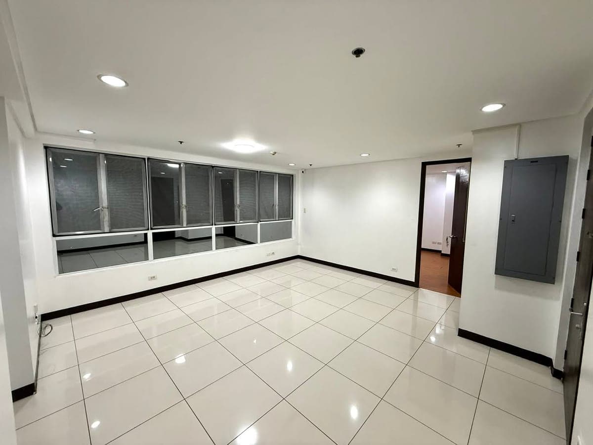 CONDO FOR RENT IN BINONDO, MANILA - photo 1