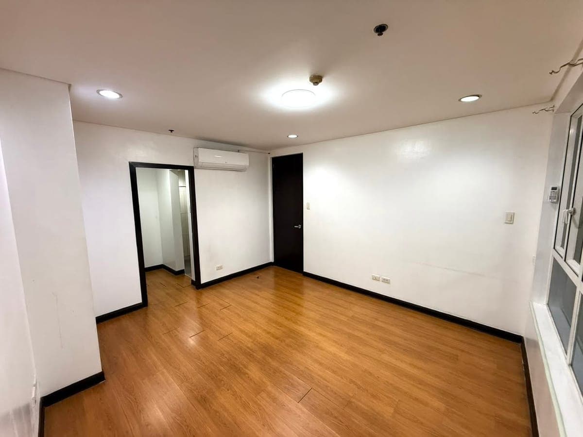 CONDO FOR RENT IN BINONDO, MANILA - photo 3